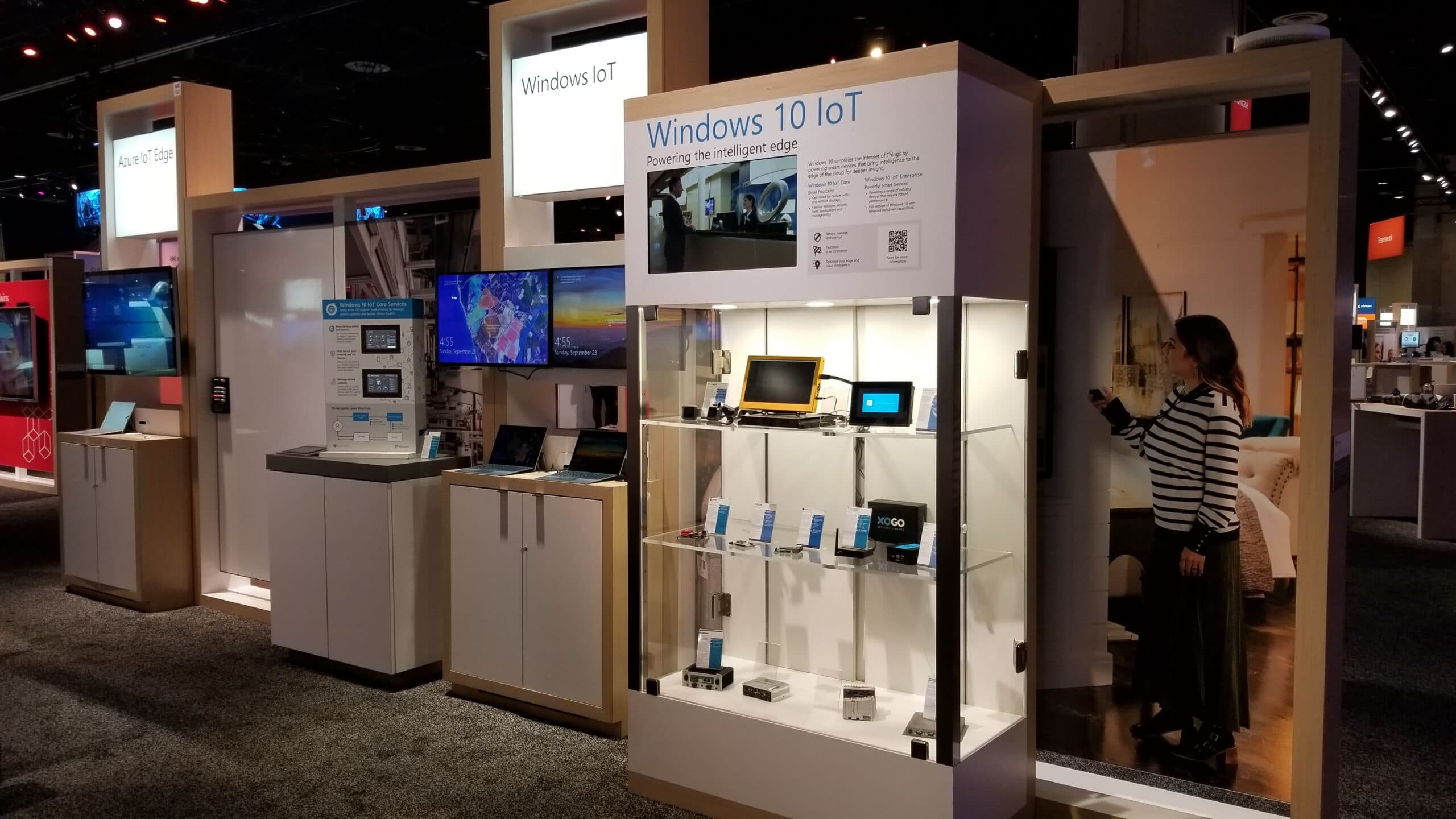 Windows 10 IoT Cabinet